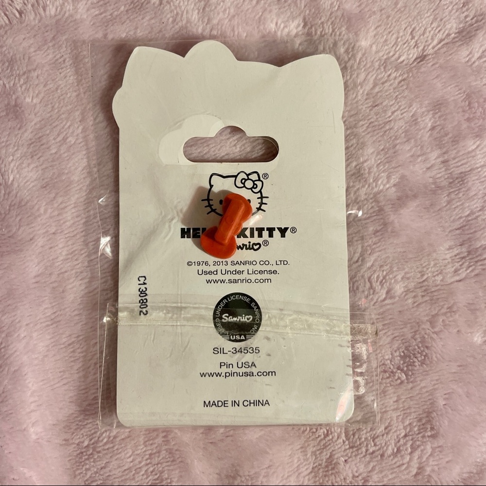 Sanrio 2013 Rare Exclusive Hello Kitty Classic Yellow Airplane Collectible Pin - Picture 2 of 4